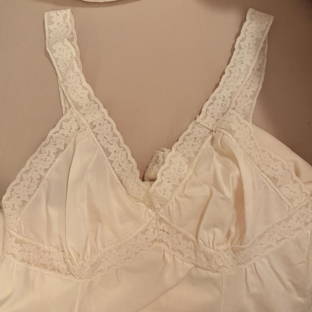 Vintage Ivory Lace Slip Dress Chemise Nightgown 100% Nylon Size 36/14‎